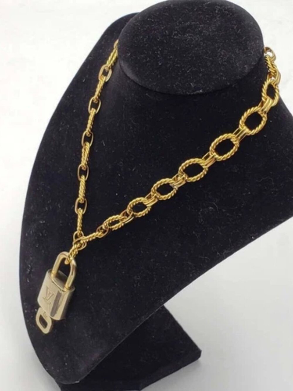 Gold-Plated Necklace with Authentic Louis Vuitton Padlock - Picture 3 of 7